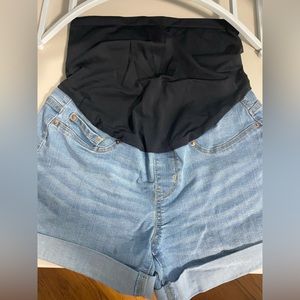 Levi’s maternity short (Size S) used but in great condition